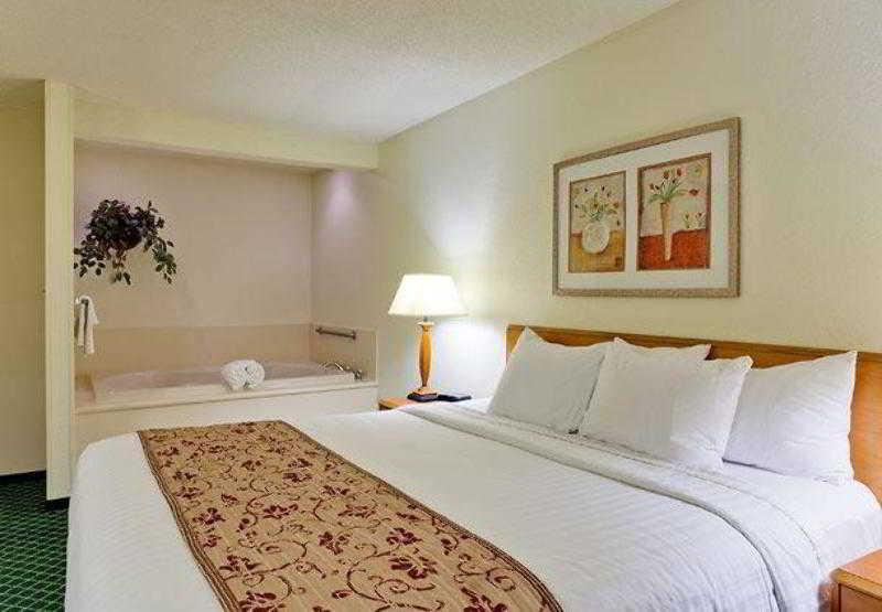 Fairfield Inn & Suites Valparaiso Oda fotoğraf